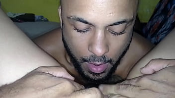 Preview 1 of Izam Xnxx - Chupando bucetinha rosa com gosto!