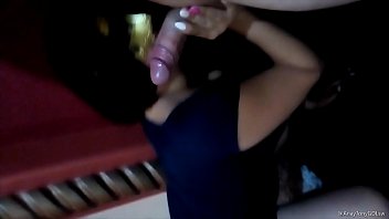 Preview 2 of Aunty Belly Fucking - Esposa Hot wife Mexicana en su segunda vez con un single frente a su cornudo que se une para batir leche y hacer doble penetraci&oacute_n