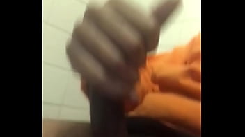 Preview 1 of Poren300 Com - Quick nut at work