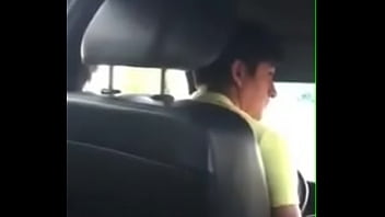 Preview 1 of Hot Porn C Hoda Chudi - Me masturbo en el uber y el conductor me mira y se excita