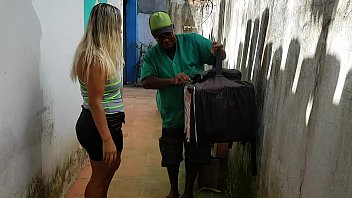 Preview 2 of Anime Xxx Sama Tentacle - Caiu na Net !!!Paty Bumbum Paga Marmita de Feijoada com um delicioso boquete no entregador !!! Outra vez usando seu Xerecard !!!