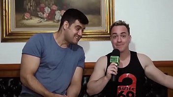 Preview 1 of Momo Ghy - #Suite69 - Pornstar Yuri Ga&uacute_cho fala sobre os bastidores dos shows de sexo ao vivo - Parte 2 - Twitter PapoMix @TVPapoMix