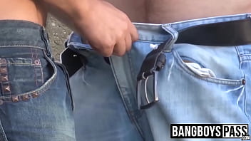 Preview 1 of Fuck Extra Smaal - Young twink barebacked after blowing hung jock outdoors