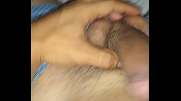 Preview 1 of Les Dealers - Novinho acorda de pau duro!