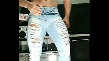 Preview 1 of Chalda Sex - Tonny Vinny mostra parte do seu bumbum gostoso.