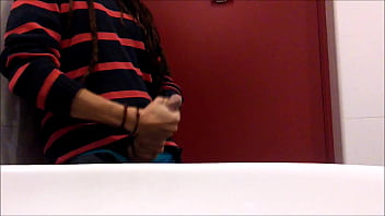 Preview 2 of 10six Xxx Videos - Paja r&aacute_pida y corrida en ba&ntilde_o p&uacute_blico