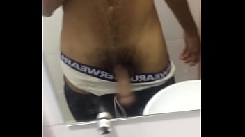 Preview 4 of Hot Mom Sleeping Naked With Son - Dotado Voiterk batendo uma no banheiro do shopping