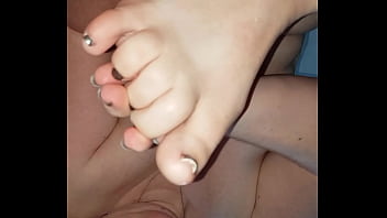 Preview 4 of Perkosa Tante End Mom - Toying and playing with feet