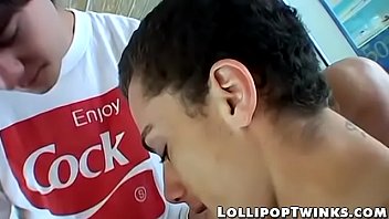 Preview 2 of Mujer Eyaculando Semen De Mujer - Young man explore their tight holes with b. anal fucking