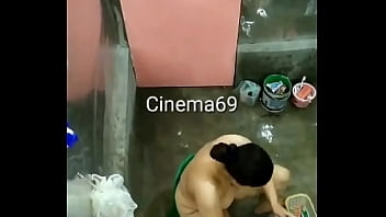 Preview 2 of Video Sexi Hd Com - Ngintip tetangga mandi part-1