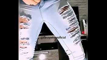 Preview 4 of Que Lesbiennes - Gogoboy Tonny Vinny exibe seu bumbum delicioso.