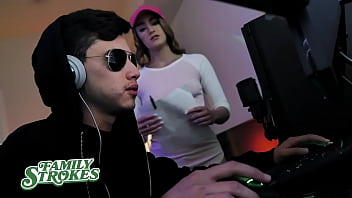 Preview 2 of Sister Repxnxx Tube Com - Gobbling Gamer Cock - Kenzie Madison,  Juan &quot_El Caballo&quot_ Loco