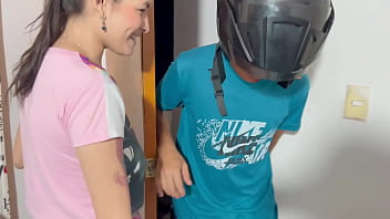 Preview 1 of Orl Sex Mom - El hijastro le llen&oacute_ el co&ntilde_o a su madrastra con demasiada o mucha esperma antes de Navidad