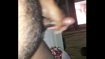 Preview 1 of Armi Sex Mo - Batendo uma bronha vendo v&iacute_deo