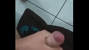 Preview 2 of Too Girlsmany - Nerd urso com pau uncut na punheta