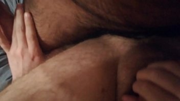 Preview 4 of Hot Belly Girl Ass Fuck - Casado roludo metendo no rabo de casado. Esse me deixou aberto.