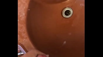 Preview 2 of Sheerlyn Lozada - Gozando antes do banho
