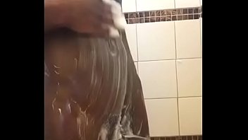 Preview 2 of Sismom Sex - bbc on snap in shower @bbcdolo