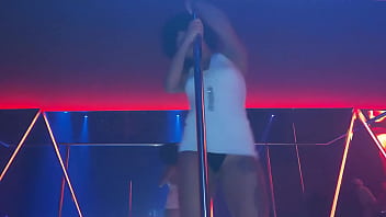 Preview 4 of Valentina Mendez - Gih Rocha arrebenta na dan&ccedil_a no Spicy Club