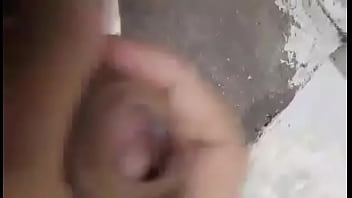 Preview 3 of Indian Mallu Home Maid Porn - Jalando me la verga en ba&ntilde_o ajeno