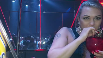 Preview 1 of Russian Homemade Escort - Anivers&aacute_rio da Fernandinha Fernandez na Spicy Club