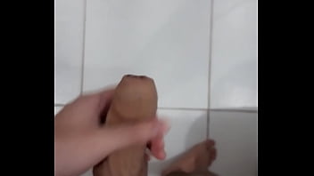 Preview 4 of Sexii Video Daulodindin - Alan batendo uma no banheiro