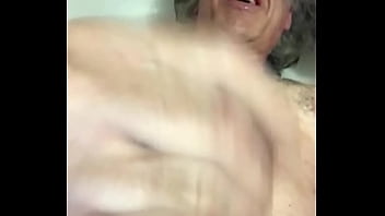 Preview 3 of Sperma Geil - je me pisse dessus ...  mmmmm