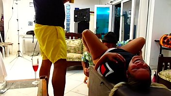 Preview 3 of 10 Ars Girl And Boys Xxx - Paty Bumbum e seu pr&eacute_ carnaval 2020 gozando gostoso