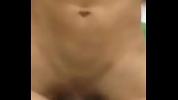 Preview 2 of Kuwari Dulhan Sex Mouvi - Comendo a casada com o marido filmando.