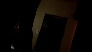 Preview 3 of Desi Makeout - joven de 19 a&ntilde_os se folla a una mujer mayor que el