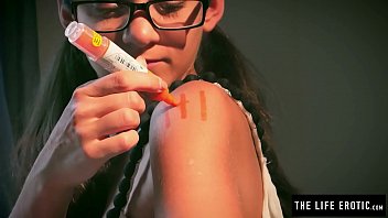 Preview 2 of Indian Mhxxxcom - Nerdy artist draws on herself then masturbates with a big fat felt pen