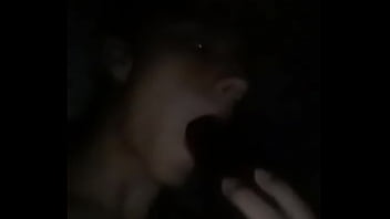 Preview 3 of Suzi Amature Pinay Sex - Novinho brincando com um berinjel&atilde_o