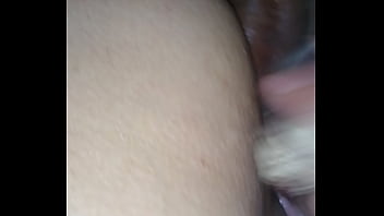 Preview 3 of Delia Pretty - Devassa socando dois no cuzinho