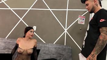 Preview 1 of Man Animal Sex Vidio - Pillo a mi hermanastra desnuda y aprovecho para follarmela