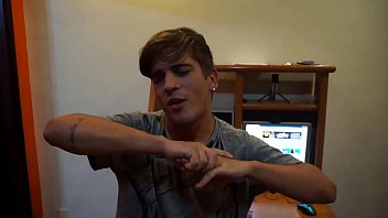 Preview 1 of Mec Gros - JOGOS EROTICOS COM AS NOVINHAS NINFETINHAS DUDA HUGNEN BIA CAVALA E COM O FLAKAEL VLOGS