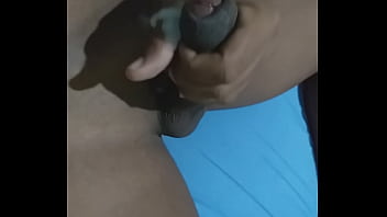 Preview 3 of Mom Vagina Gallery - Baiano dando aquela gozada antes de dormir.