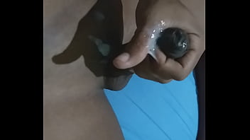 Preview 4 of Mom Vagina Gallery - Baiano dando aquela gozada antes de dormir.