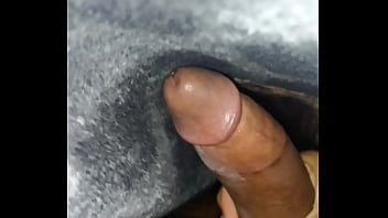 Preview 4 of Shemel Sex Fuck The Girl - No friozinho no edredom