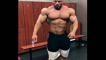 Preview 2 of Milfs Ass Sniff - MUSCLES