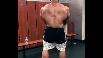 Preview 4 of Milfs Ass Sniff - MUSCLES
