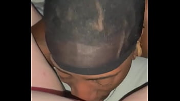 Preview 2 of Se Desnuda En El Bantildeo - Me Eating Pussy