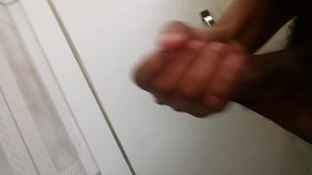 Preview 4 of Bollyyood Heros - Punheta no trabalho
