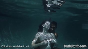 Preview 1 of Jondy Sex - Haley Reed handles a BBC under water