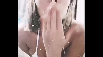 Preview 3 of Xporno Xx - Gostosa exibindo seu corpo