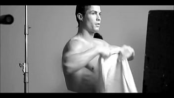Preview 1 of Nikki Wella Xxx - Momentos sensuais do meu macho sacudo Cristiano Ronaldo. Esse da&iacute_ &eacute_ o tipo de gostoso que eu deixo me foder,  bater,  cuspir e jatar esperma na minha boca. Sonho de ser o dep&oacute_sito do esperma dele