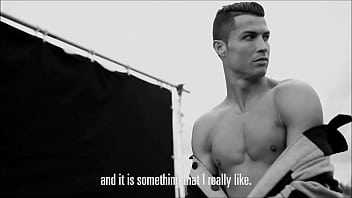 Preview 4 of Nikki Wella Xxx - Momentos sensuais do meu macho sacudo Cristiano Ronaldo. Esse da&iacute_ &eacute_ o tipo de gostoso que eu deixo me foder,  bater,  cuspir e jatar esperma na minha boca. Sonho de ser o dep&oacute_sito do esperma dele
