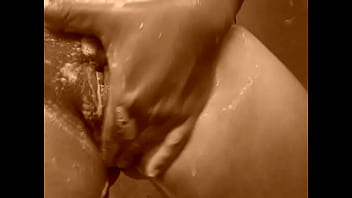 Preview 4 of Sister Blackmail Brother - Como mi chica se lava su concha