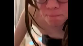 Preview 3 of Mega Nudes - Nina cdzinha chupando um dos maiores paus da sua vida