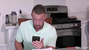 Preview 2 of Mia Khalifa Madar And Sistar Sex - Stepdaddy Goes Easy On Daughter&#039_s Pussy- Miranda Miller