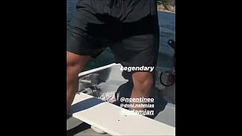 Preview 2 of Mom Fuck Son Dad Watces - Noah Centineo mostrando seus maravilhosos pentelhos. Queria estar com eles agarrados nos meus dentes de tanto mamar esse macho